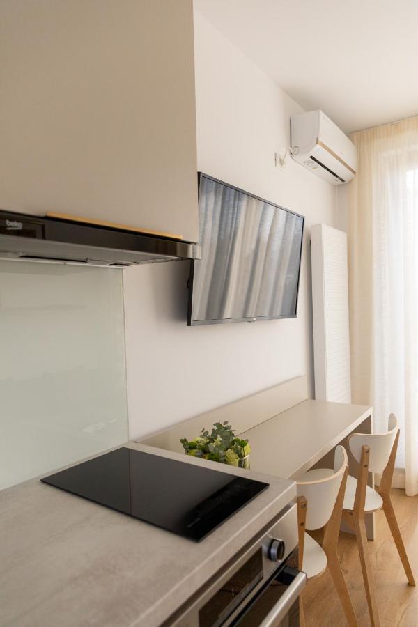 Studio 8 I One Bedroom Apartment I Airport I Therme 오토페니 외부 사진