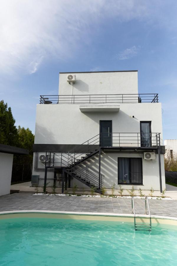 Studio 8 I One Bedroom Apartment I Airport I Therme 오토페니 외부 사진